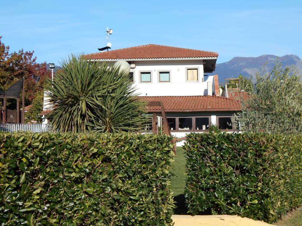 Iron Gate Marina3B Hotel Sarzana Buitenkant foto