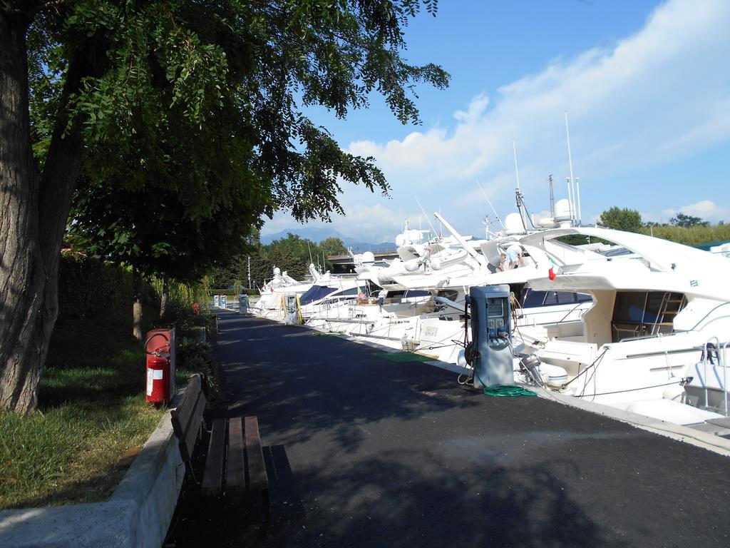Iron Gate Marina3B Hotel Sarzana Buitenkant foto