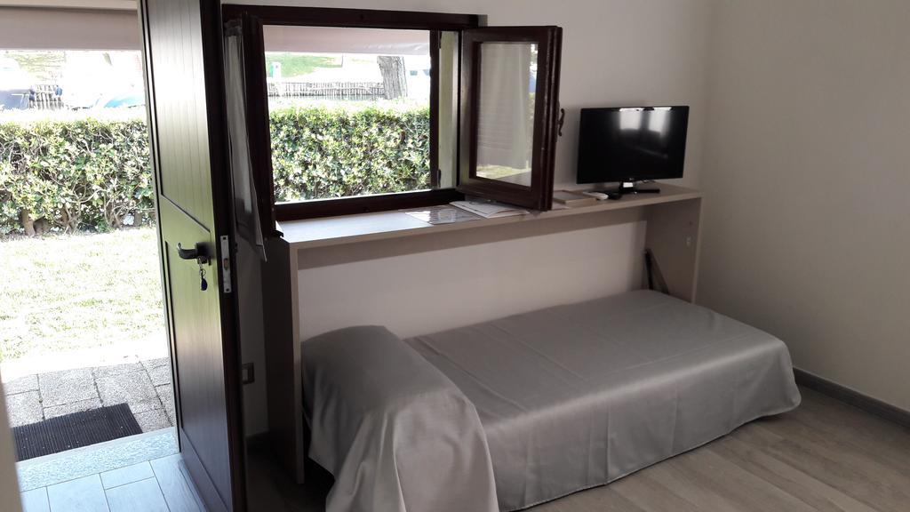 Iron Gate Marina3B Hotel Sarzana Buitenkant foto